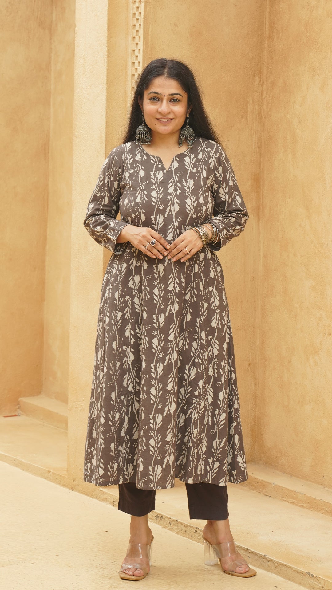 Shloka Floral Jaal Kali Kurta In Cotton - Grey
