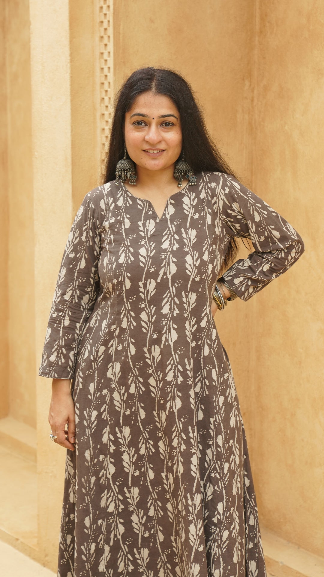 Shloka Floral Jaal Kali Kurta In Cotton - Grey