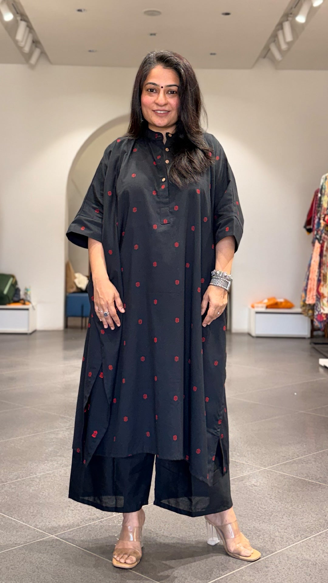 Chavvi handwoven kaftan co-ord - Black