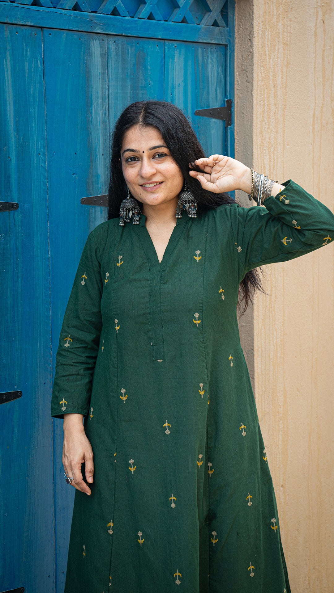 Geet Flower Motif Hand Woven Kali Cotton Kurta - Green