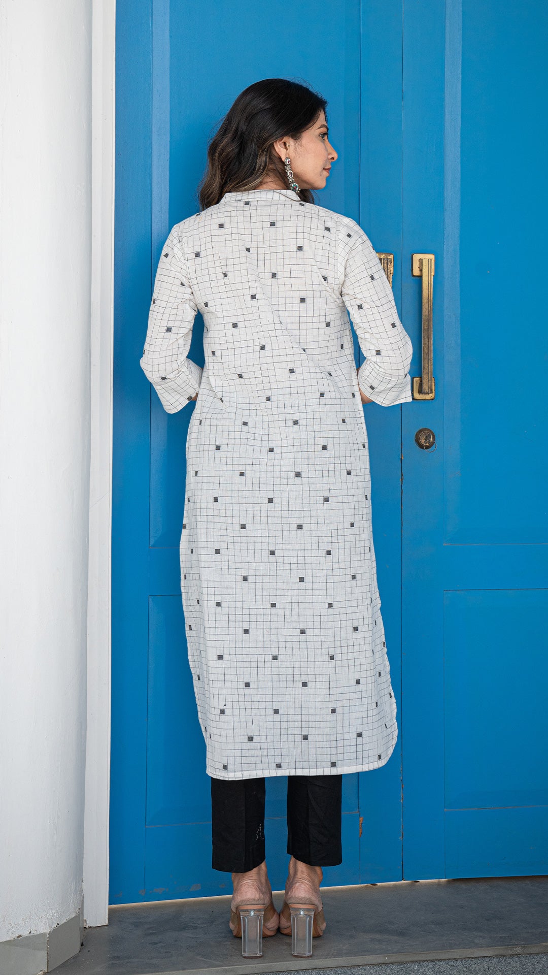 Roshi Hand Woven Buttoned Cotton Kurta - White
