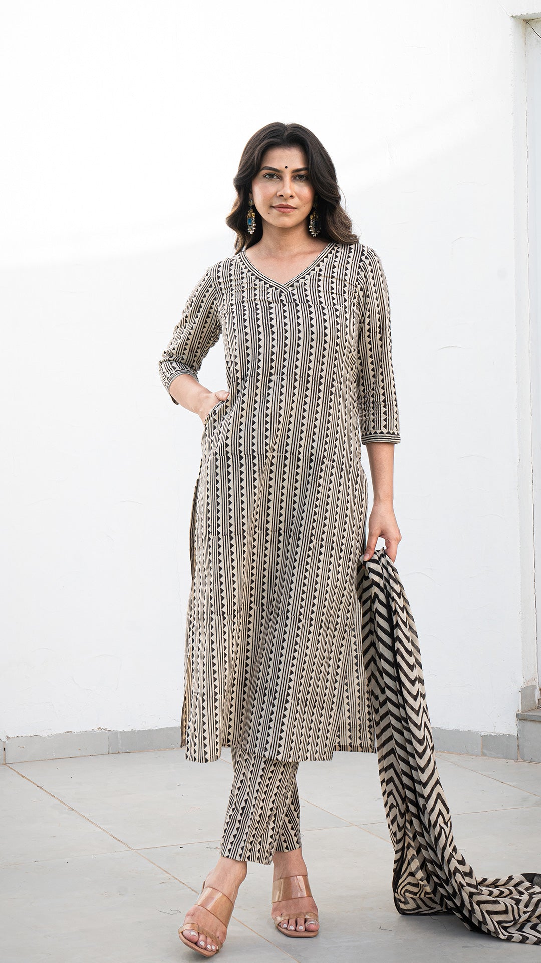 Simran Geometric Print Hand Block Cotton Kurta - Black