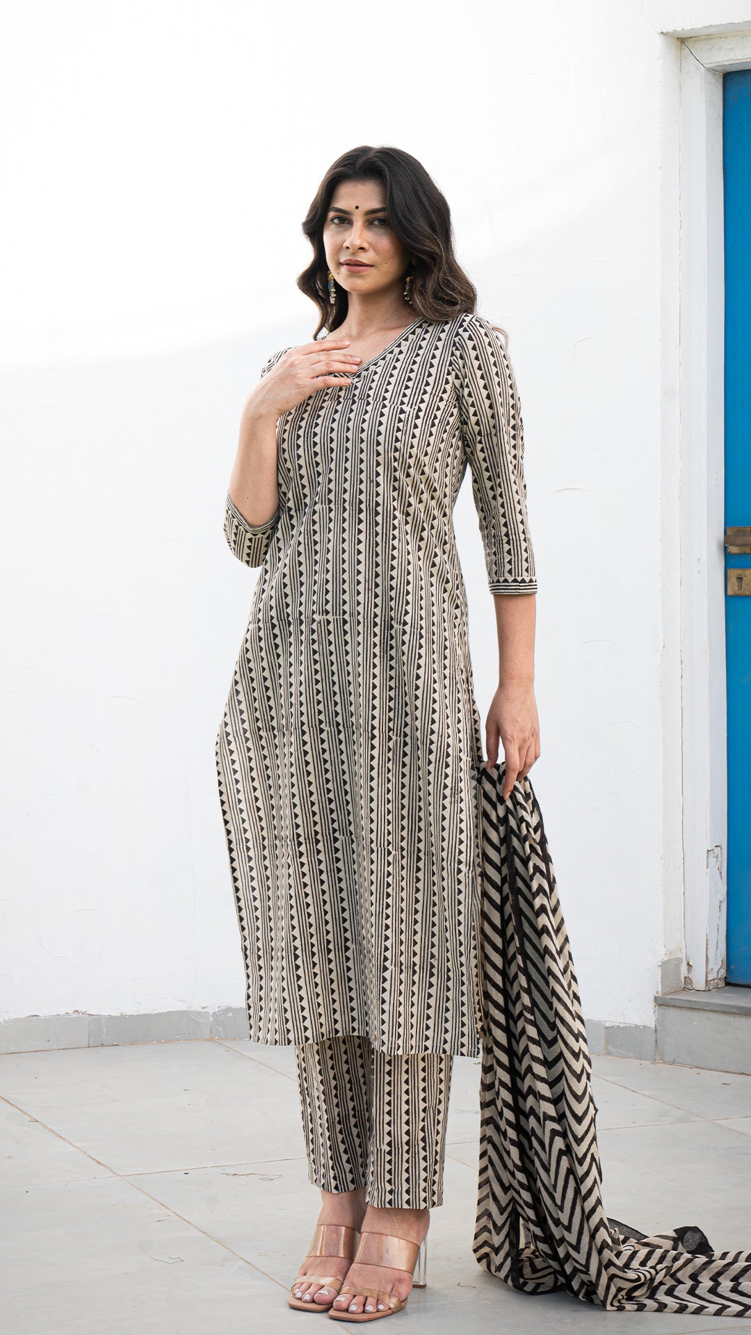 Simran Geometric Print Hand Block Cotton Kurta - Black