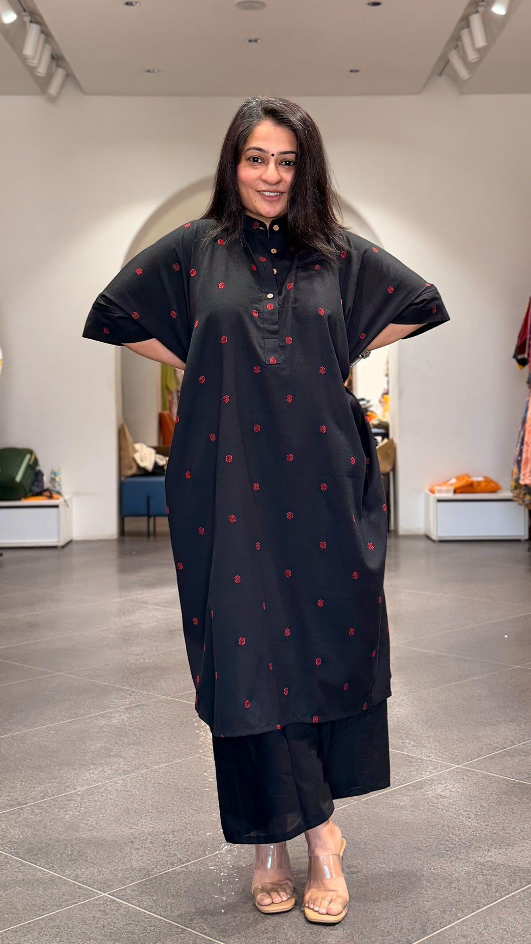 Chavvi handwoven kaftan co-ord - Black