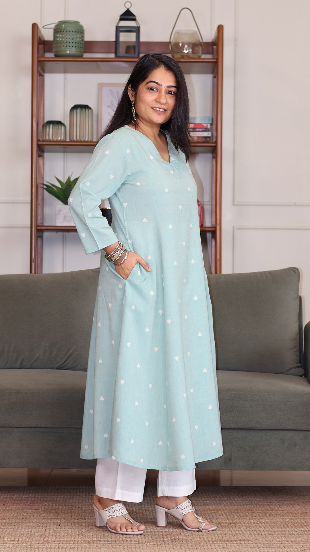 Hearts Motif Handwoven Cotton Kurta - Turquoise