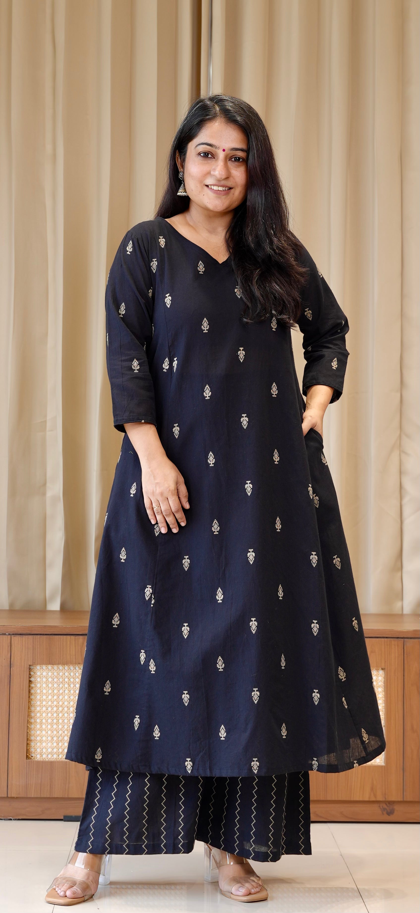 Amee Handwoven Cotton Kurta Set - Black