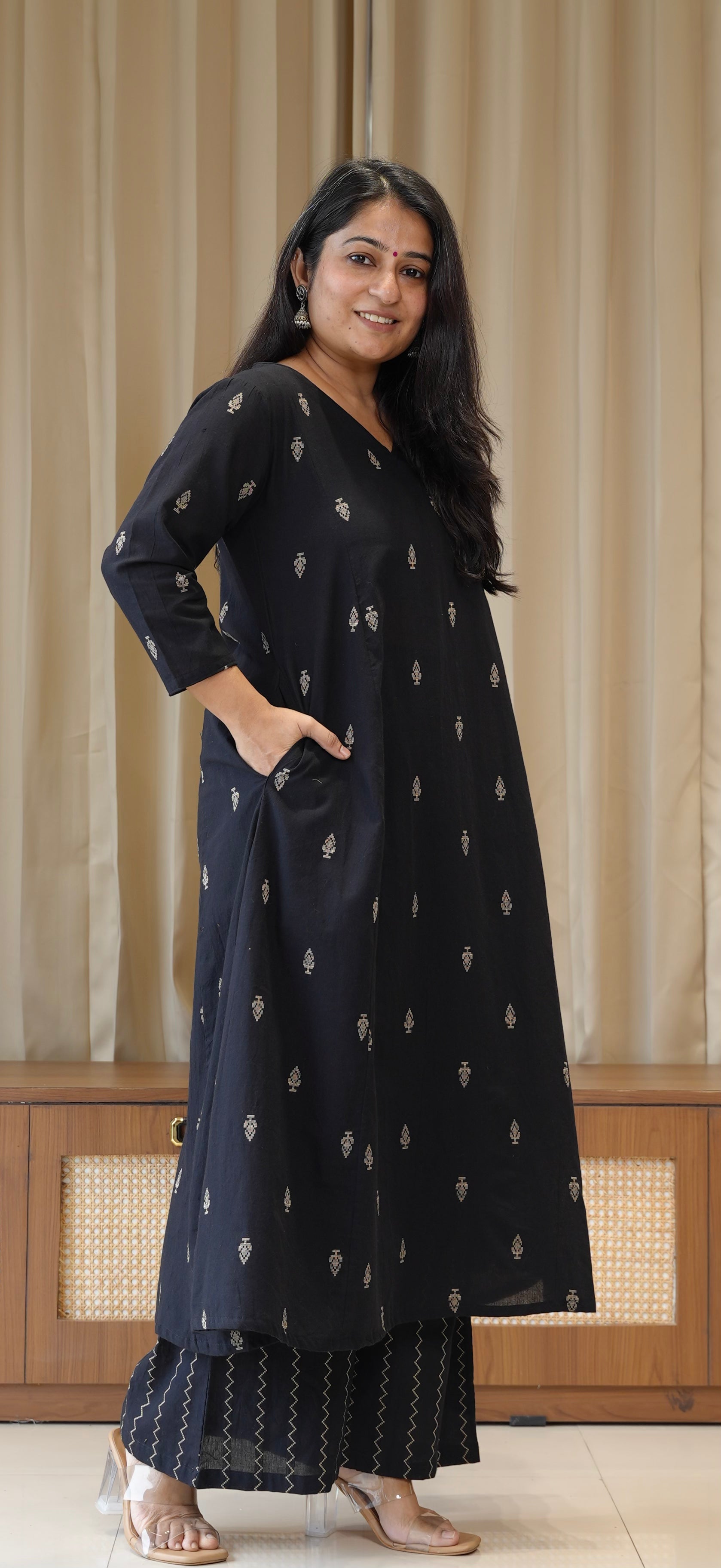 Amee Handwoven Cotton Kurta Set - Black