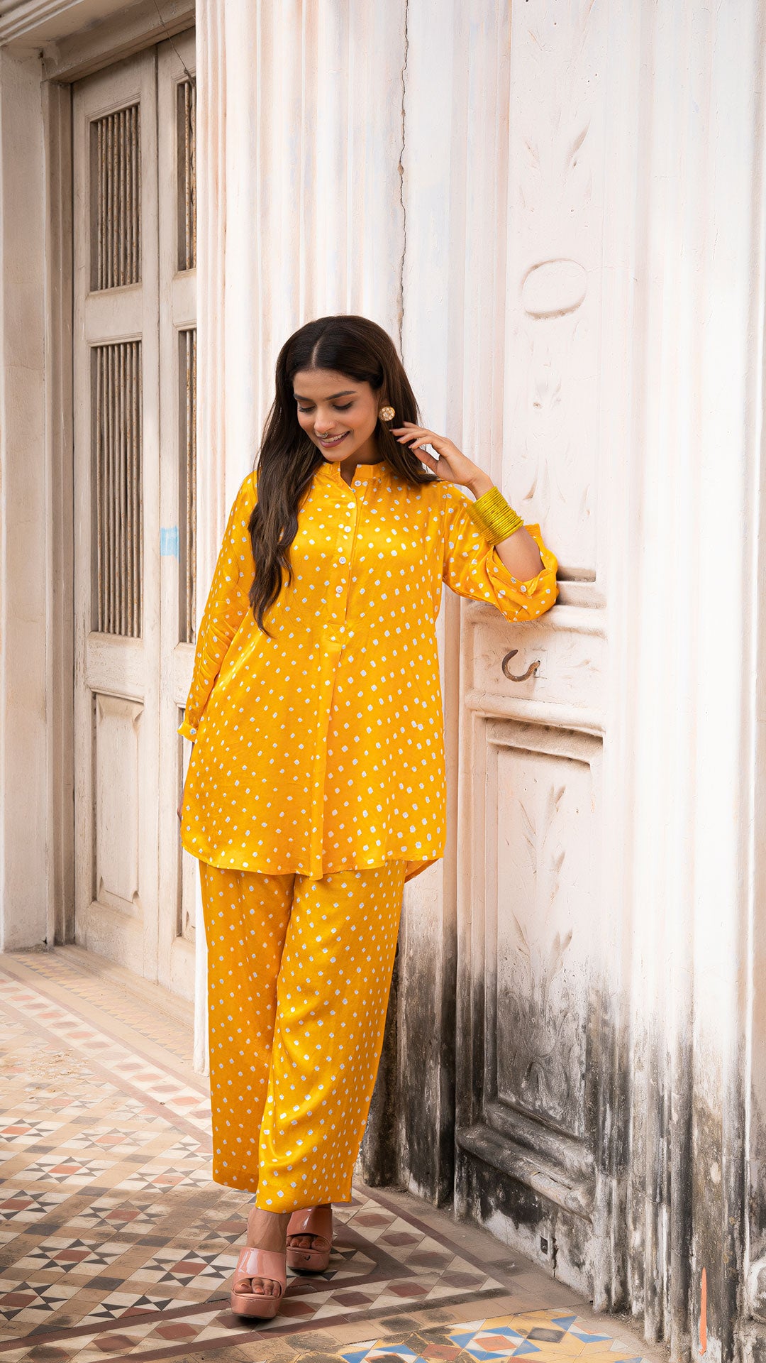 Bandhani Short Kurta Set In Silk - Yellow