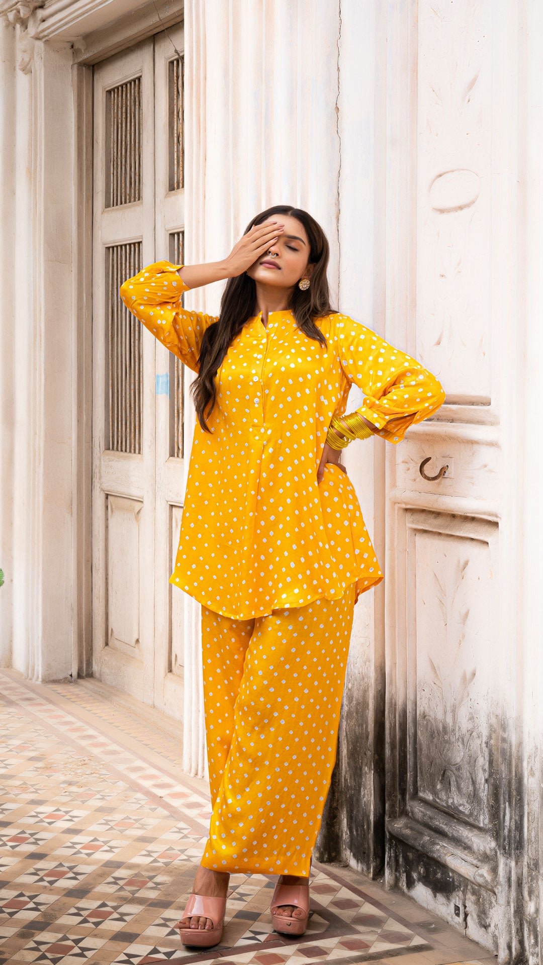 Bandhani Short Kurta Set In Silk - Yellow