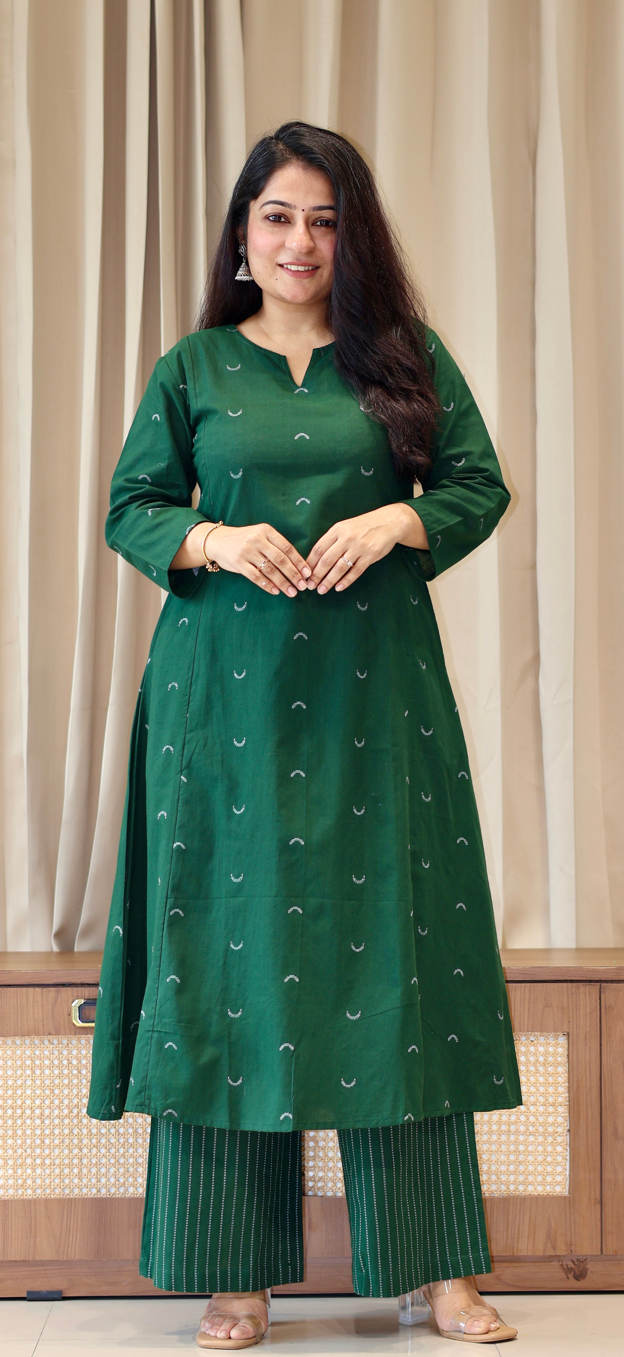 Maahi Chand Hand Woven Kali Kurta In Cotton - Green