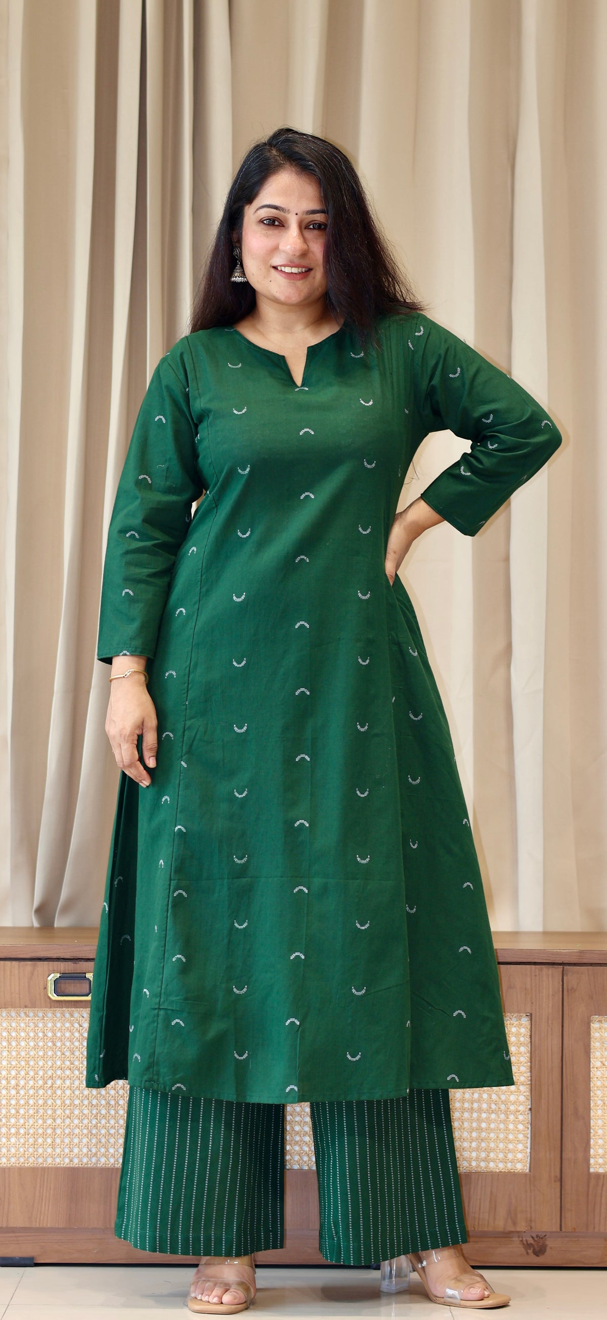 Maahi Chand Hand Woven Kali Kurta In Cotton - Green
