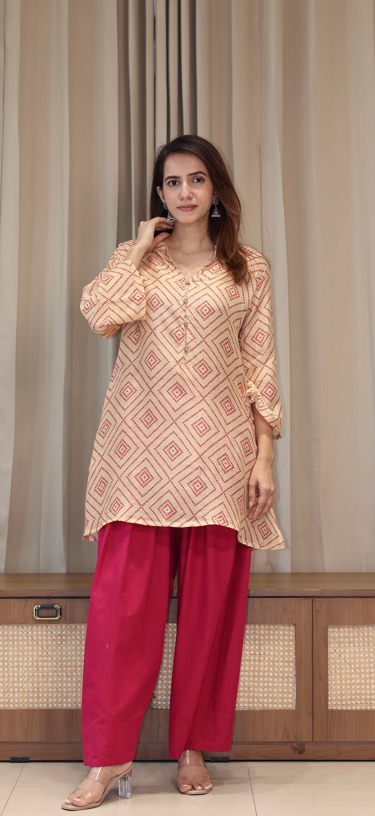 Off white Bandhani Print Cotton Silk Kurta With Farsi Bottom
