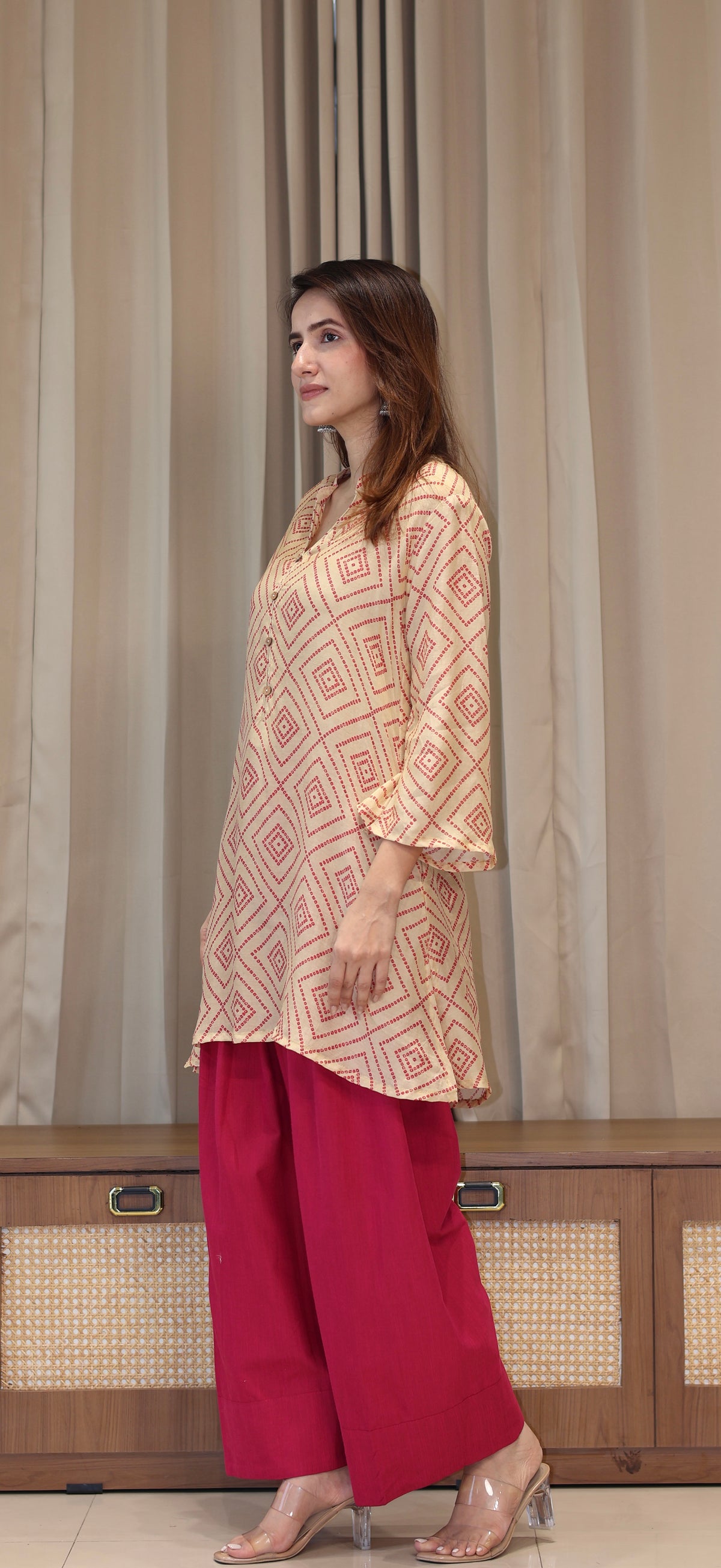 Off white Bandhani Print Cotton Silk Kurta With Farsi Bottom
