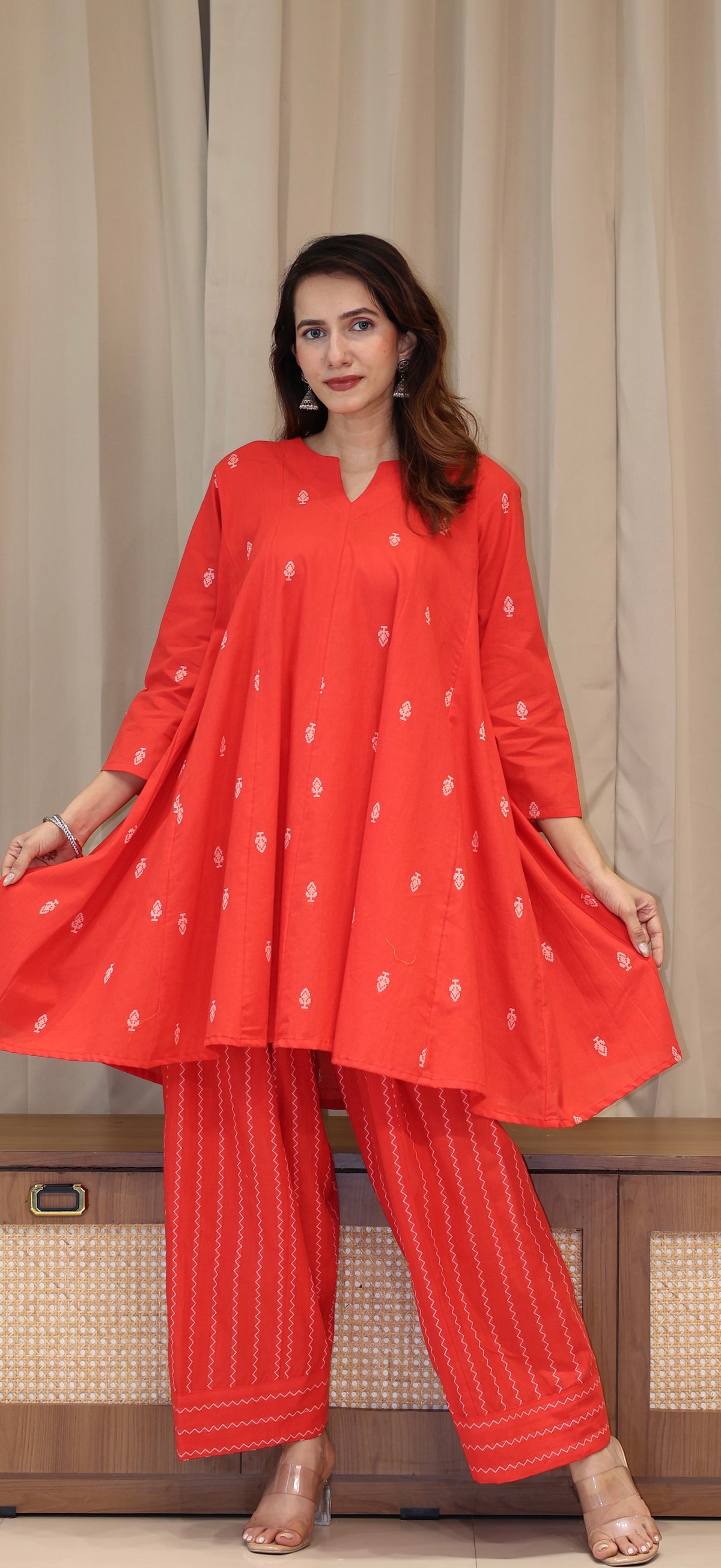 Vaidehi Handwoven Cotton Kali Kurta Set - Red