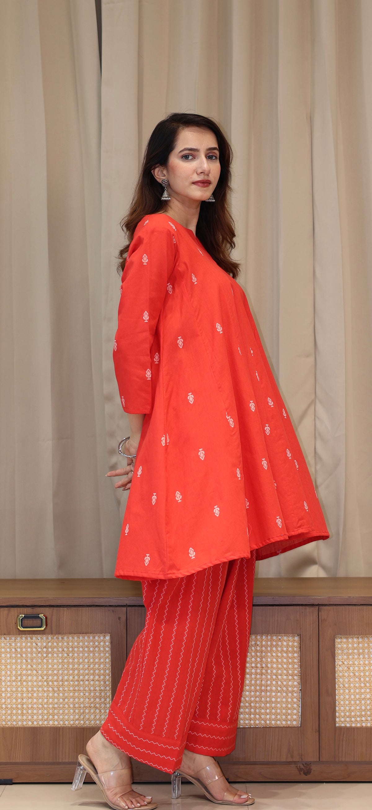 Vaidehi Handwoven Cotton Kali Kurta Set - Red