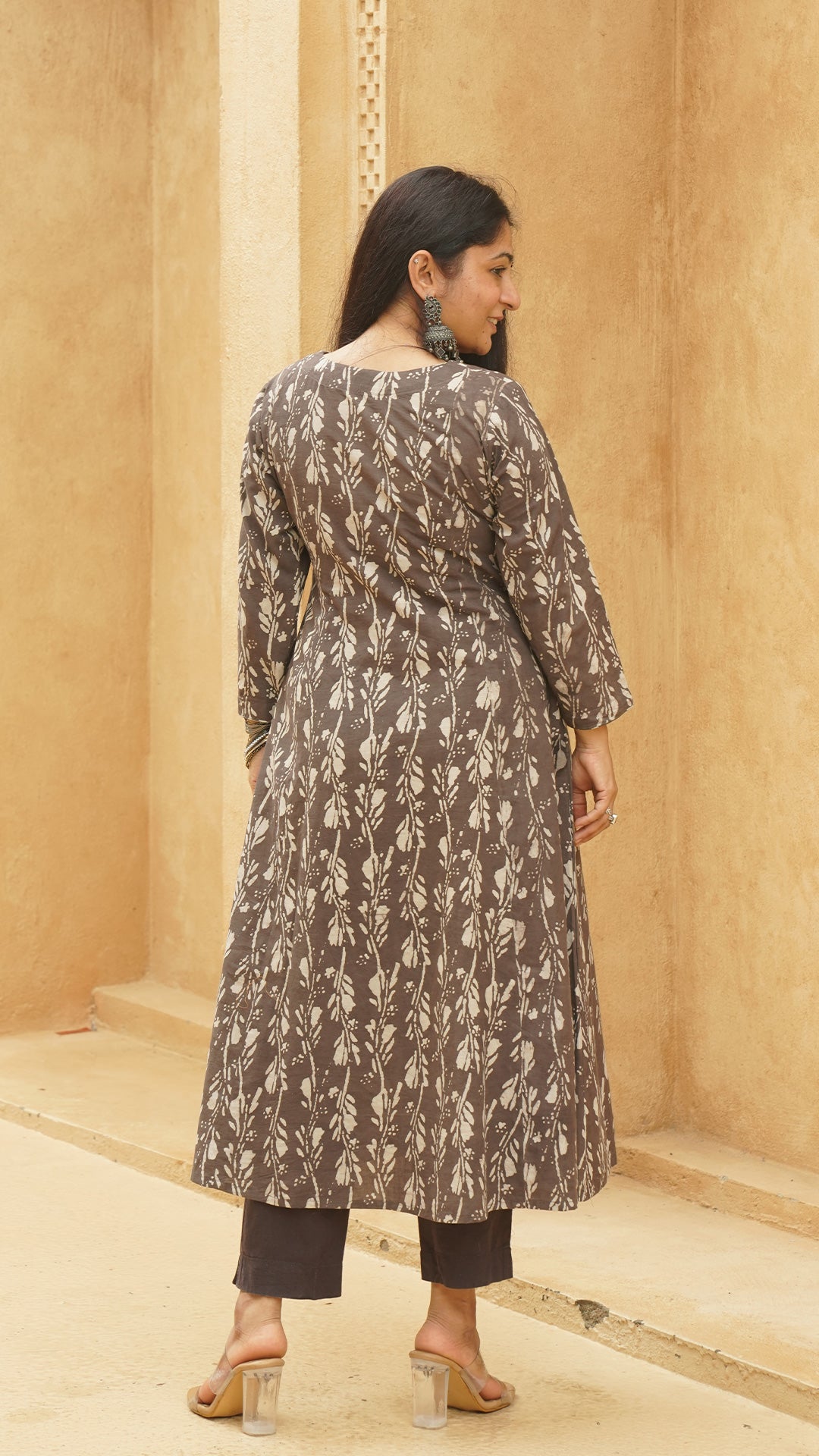Shloka Floral Jaal Kali Kurta In Cotton - Grey
