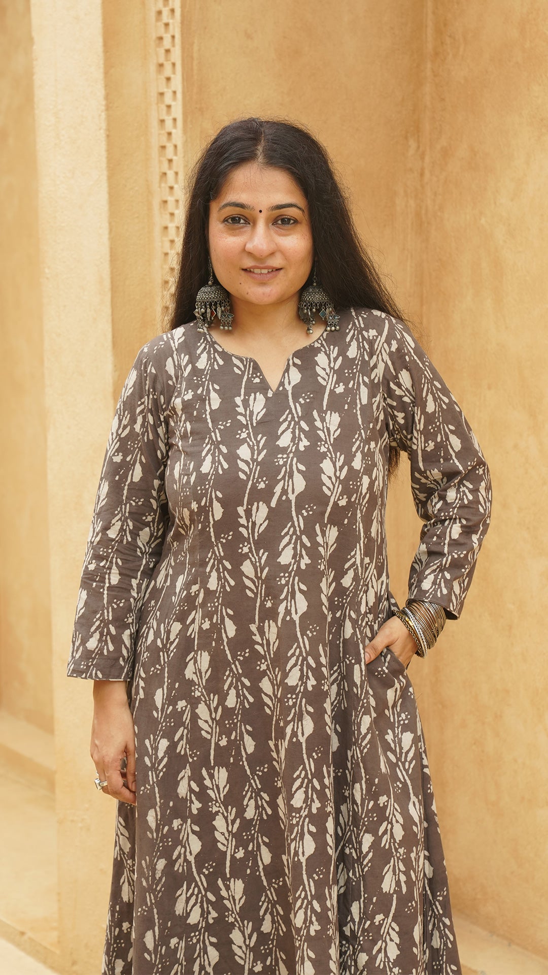 Shloka Floral Jaal Kali Kurta In Cotton - Grey