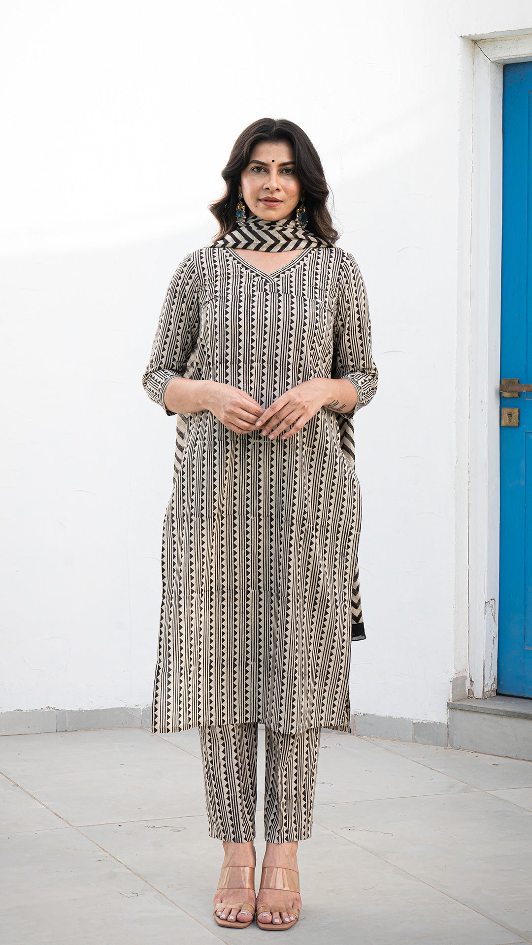 Saisha Geometric Print Hand Block Cotton Kurta - Black