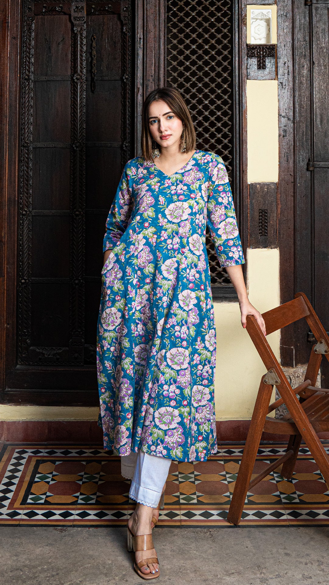 Osha Sanganeri Floral Jaal Kali Cotton Kurta - Blue