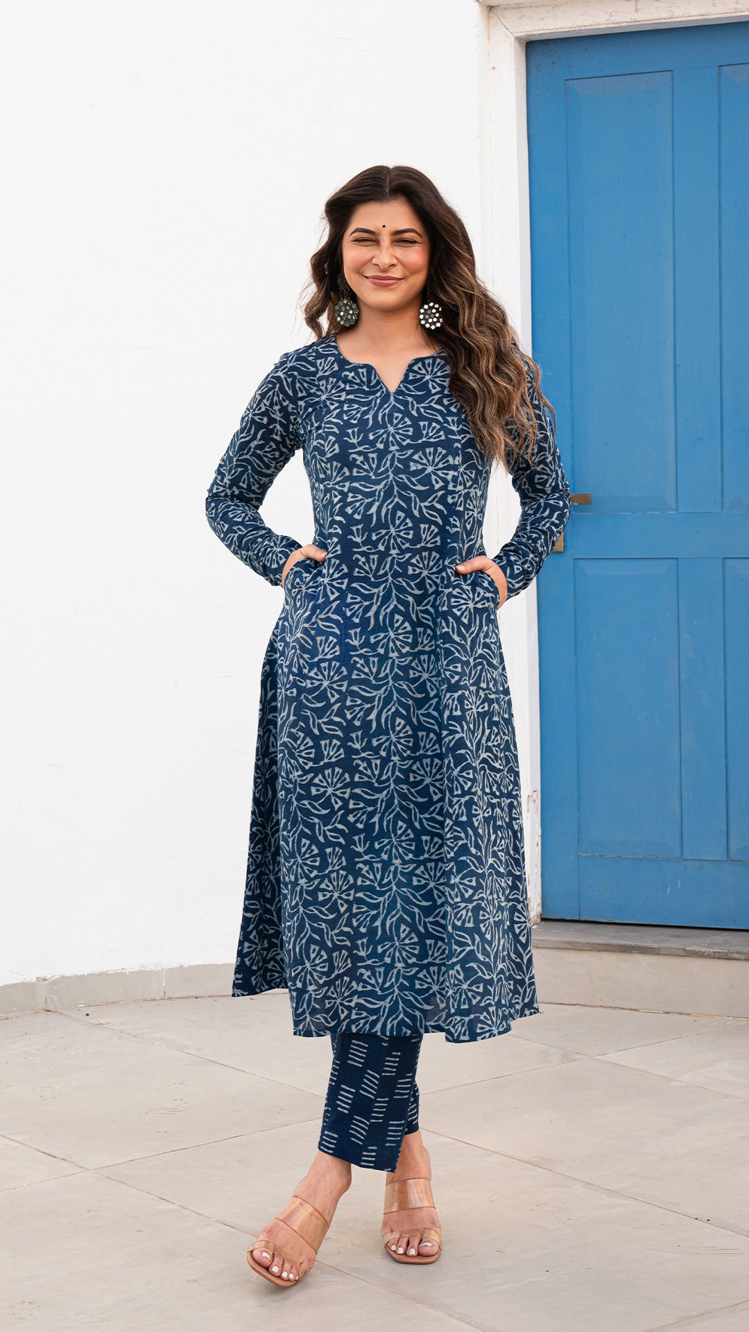 Aadvika Jaal Kali Kurta In Indigo