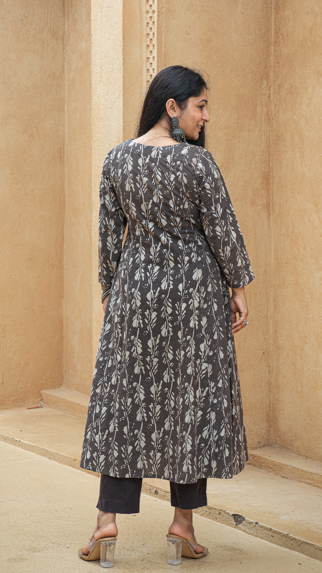 Hridanshi Dabu Kurta In Cotton - Grey