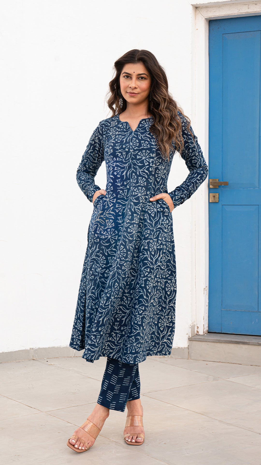 Aadvika Jaal Kali Kurta In Indigo