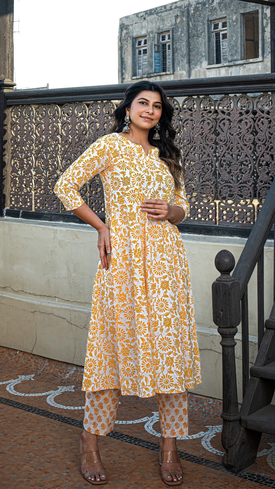 Anvi Sanganeri Floral Jaal Kali Cotton Kurta - Yellow/White