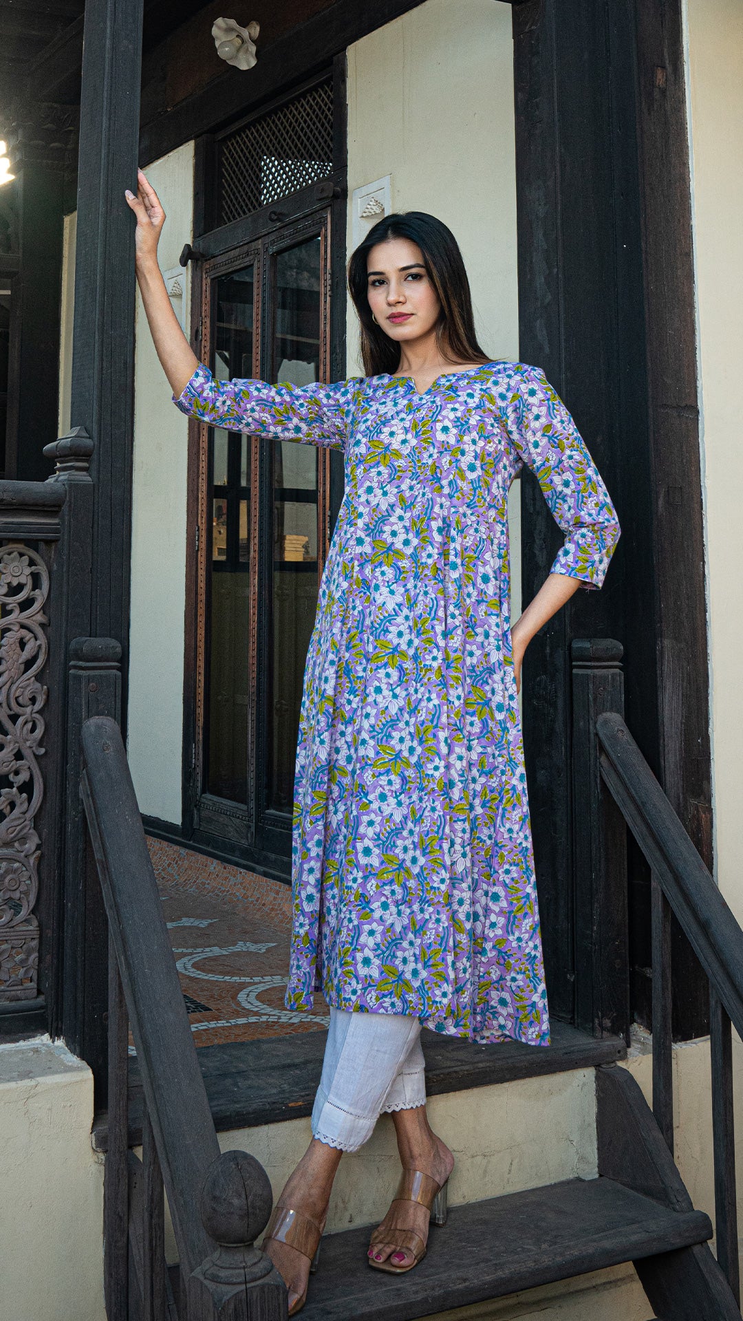 Amrita Sanganeri Floral Jaal Kali Cotton Kurta - Lavender