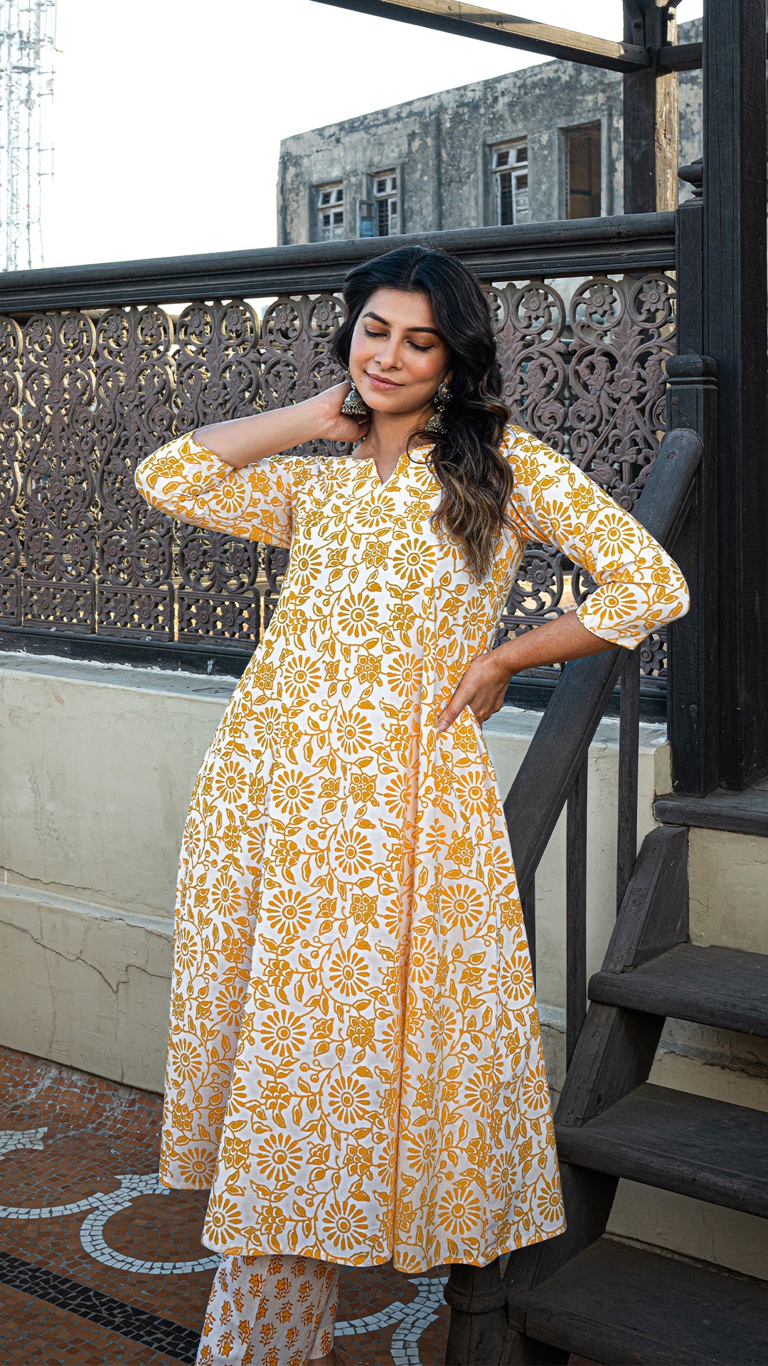 Anvi Sanganeri Floral Jaal Kali Cotton Kurta - Yellow/White