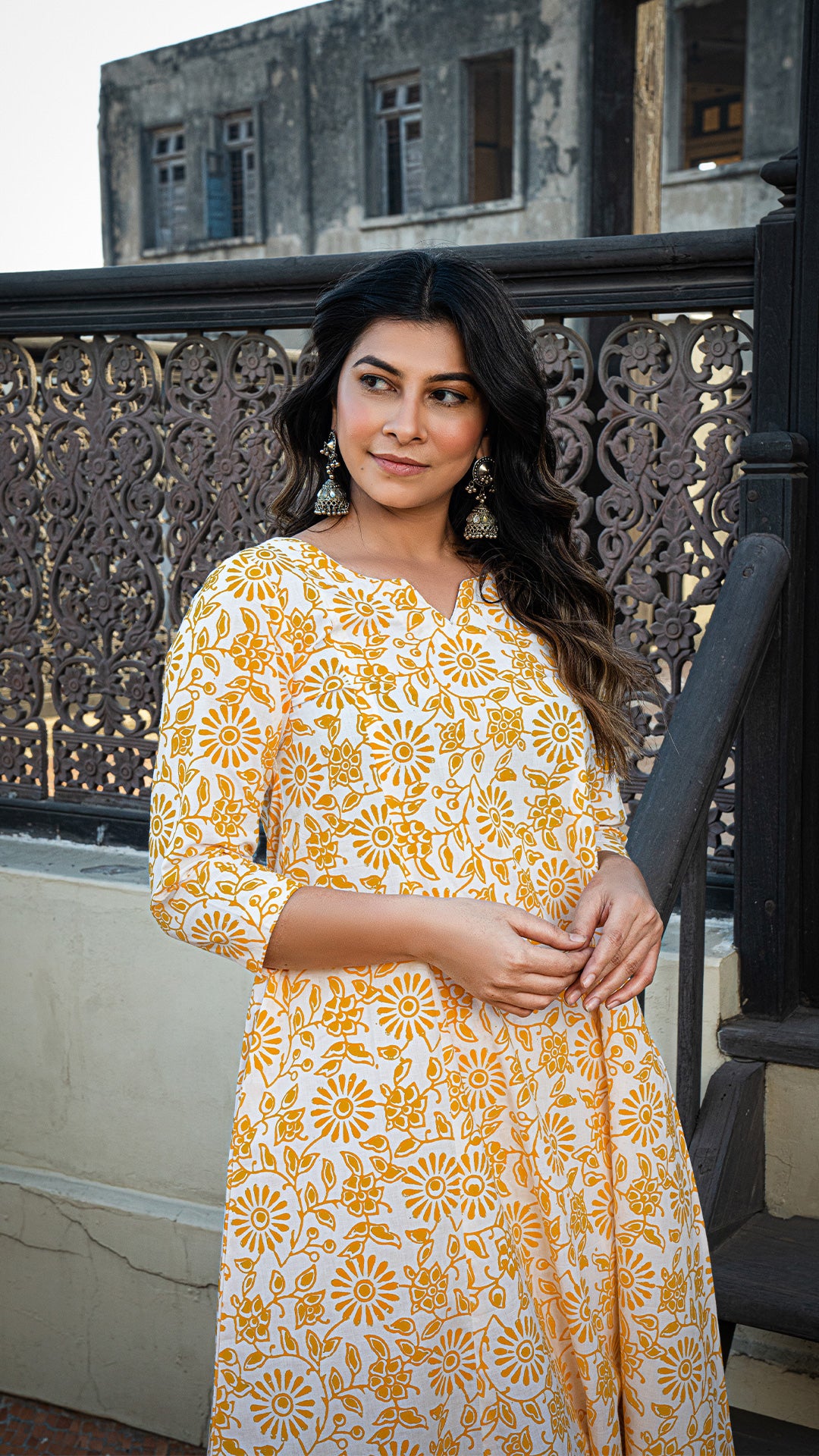 Anvi Sanganeri Floral Jaal Kali Cotton Kurta - Yellow/White