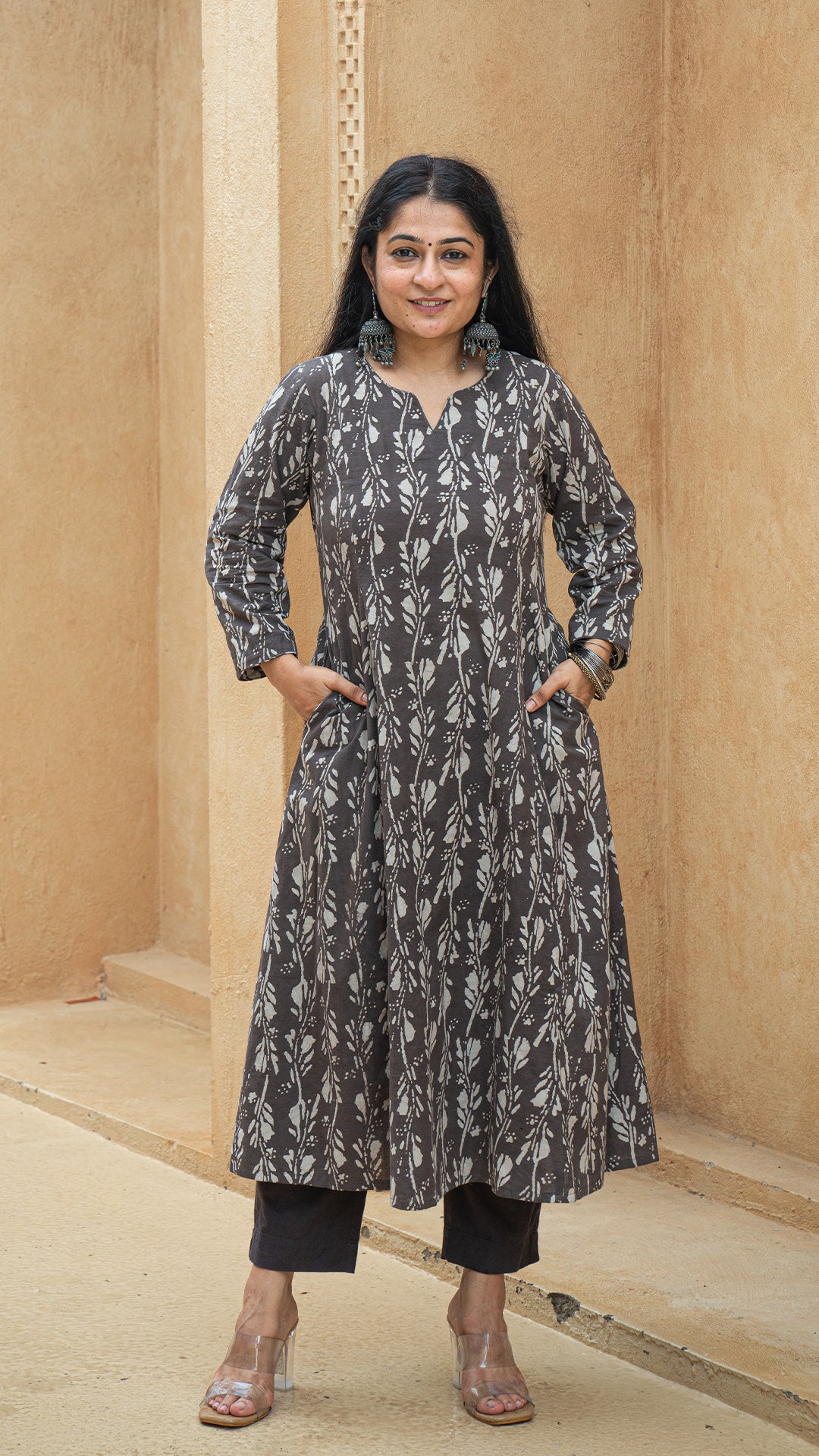 Hridanshi Dabu Kurta In Cotton - Grey