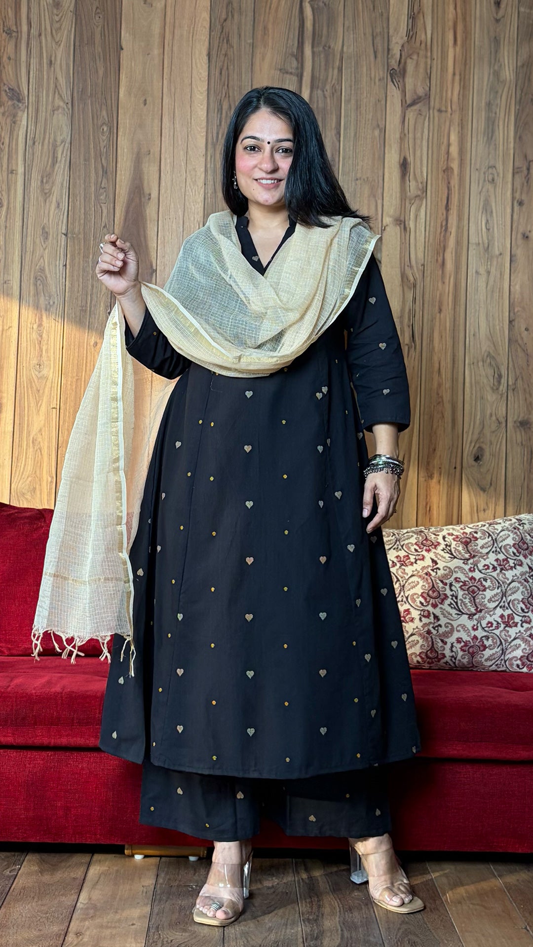 Queen Of Hearts Hand Woven Kali Kurta In Cotton - Black
