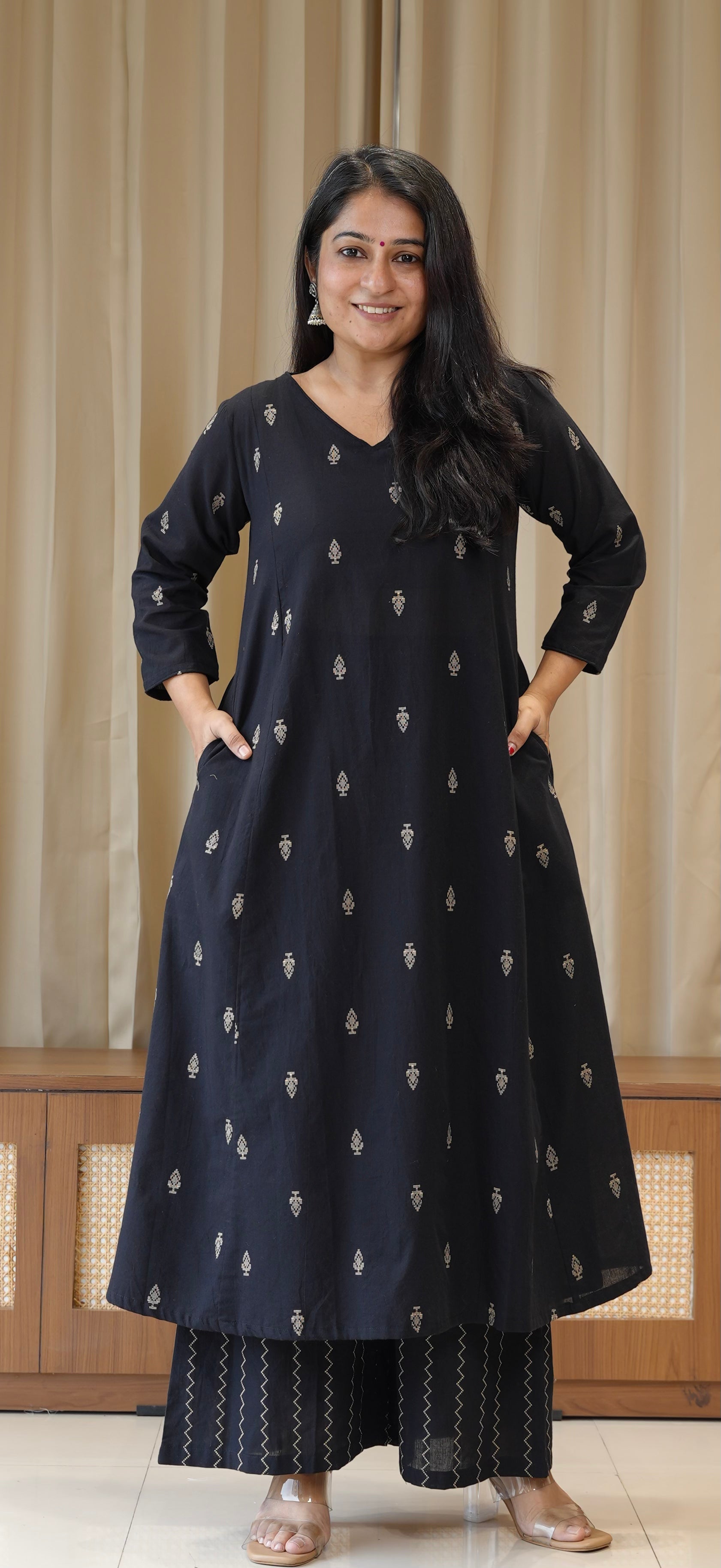 Amee Handwoven Cotton Kurta Set - Black