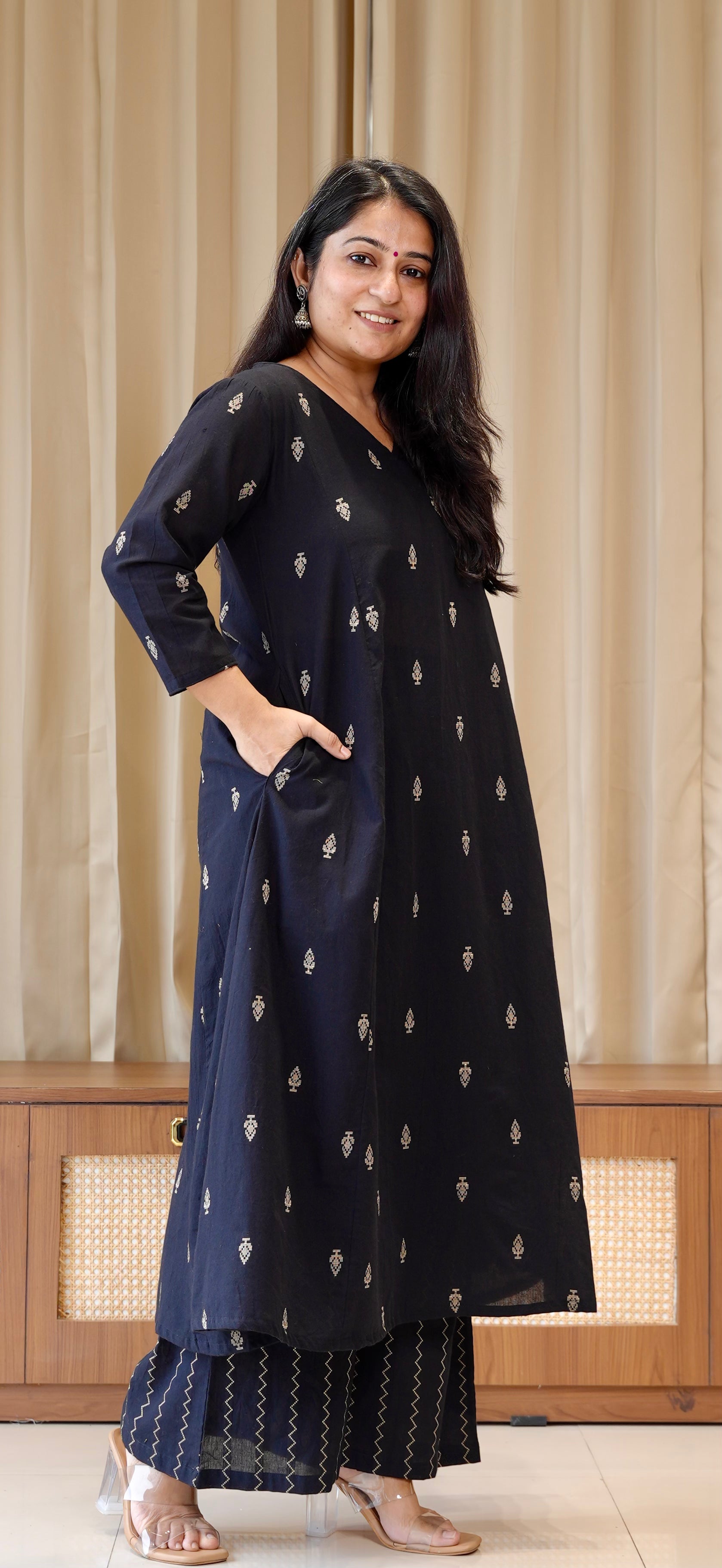 Amee Handwoven Cotton Kurta Set - Black