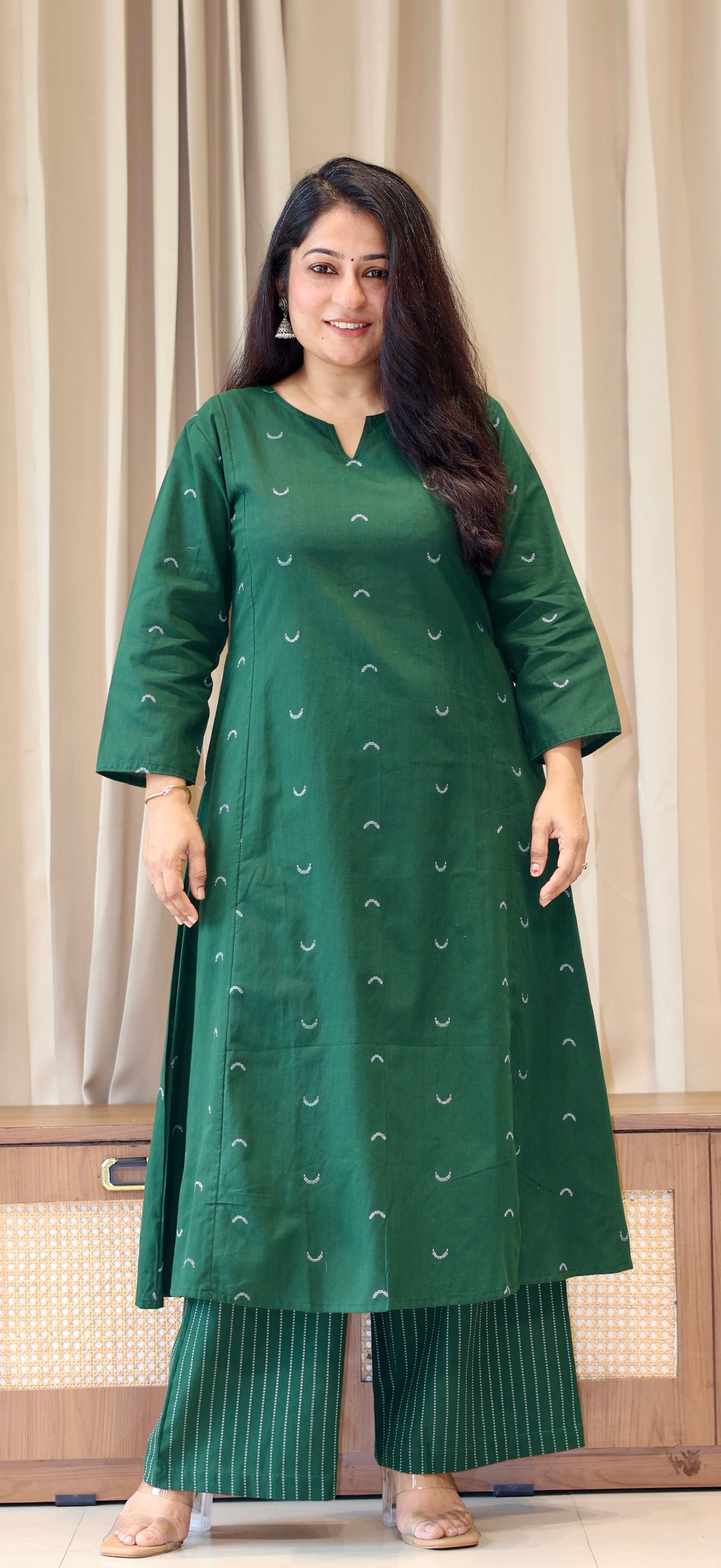 Maahi Chand Hand Woven Kali Kurta In Cotton - Green