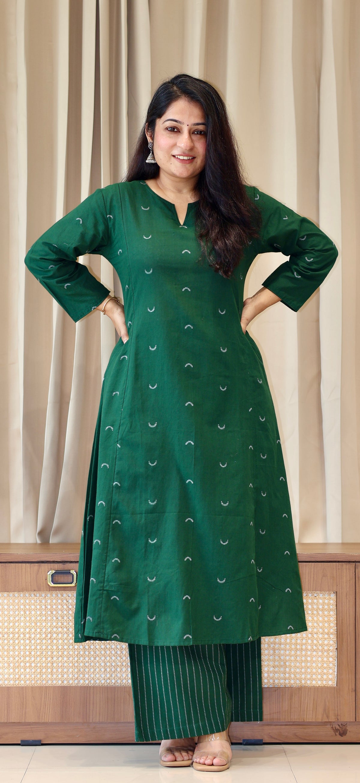 Maahi Chand Hand Woven Kali Kurta In Cotton - Green