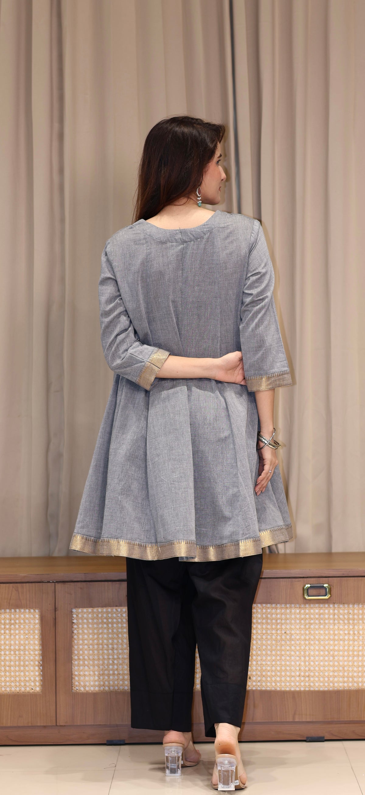 Tapsee Mangalgiri Cotton Kali Kurta Set With Nizam Border - Grey