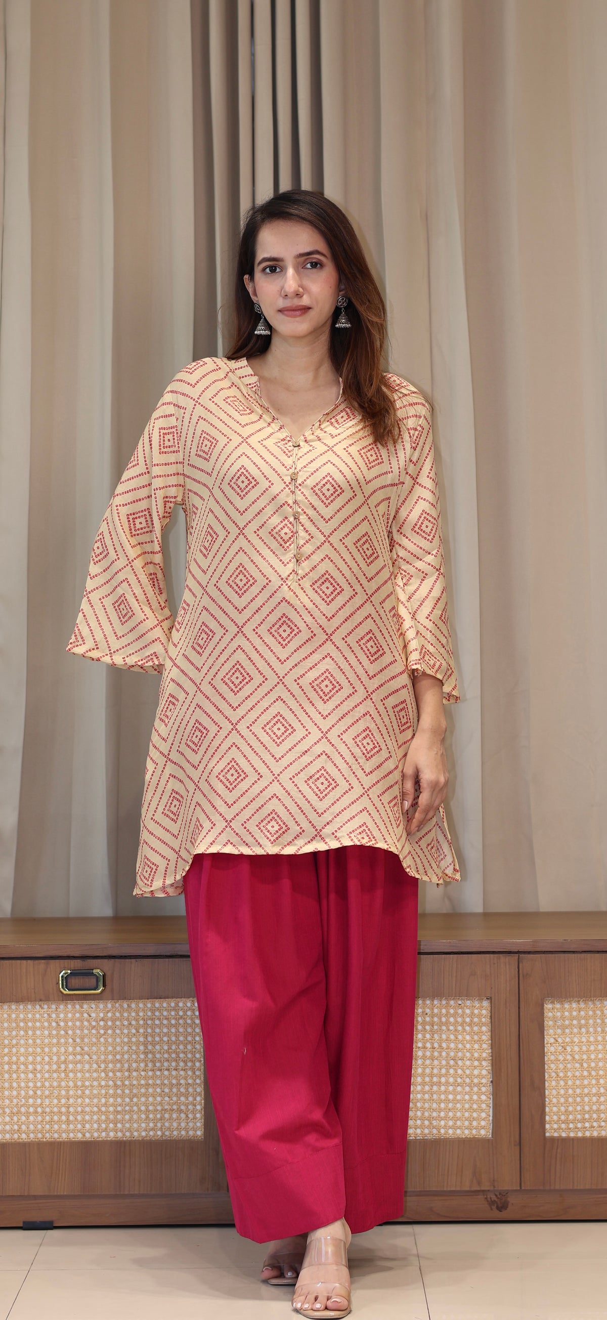Off white Bandhani Print Cotton Silk Kurta With Farsi Bottom
