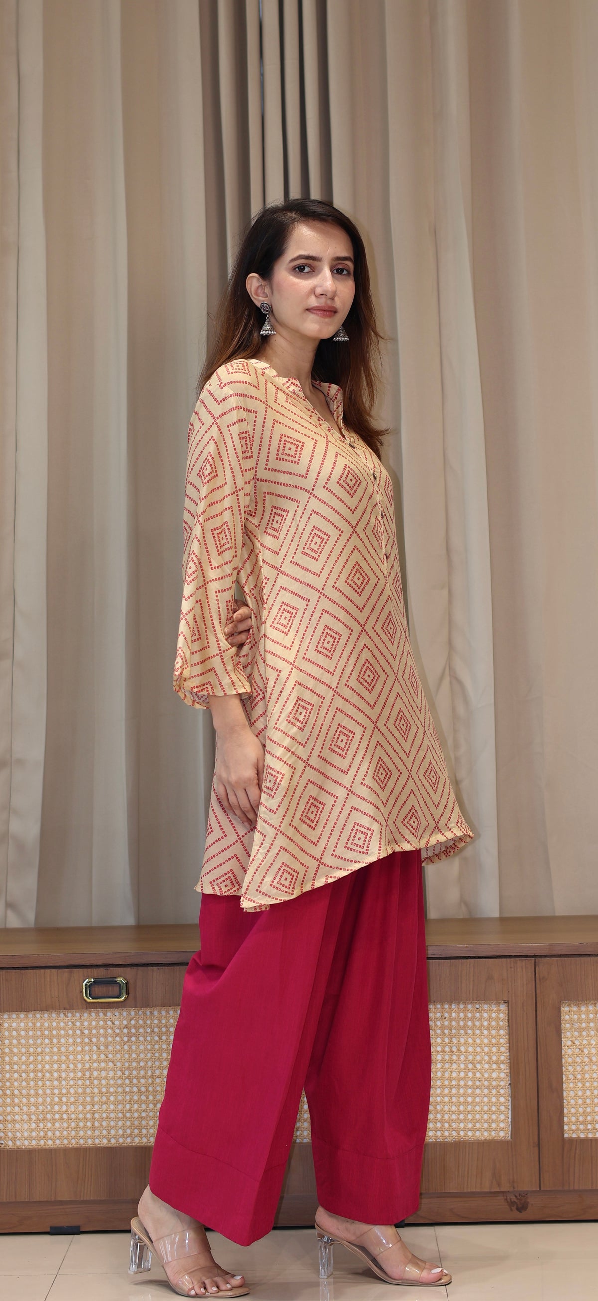 Off white Bandhani Print Cotton Silk Kurta With Farsi Bottom
