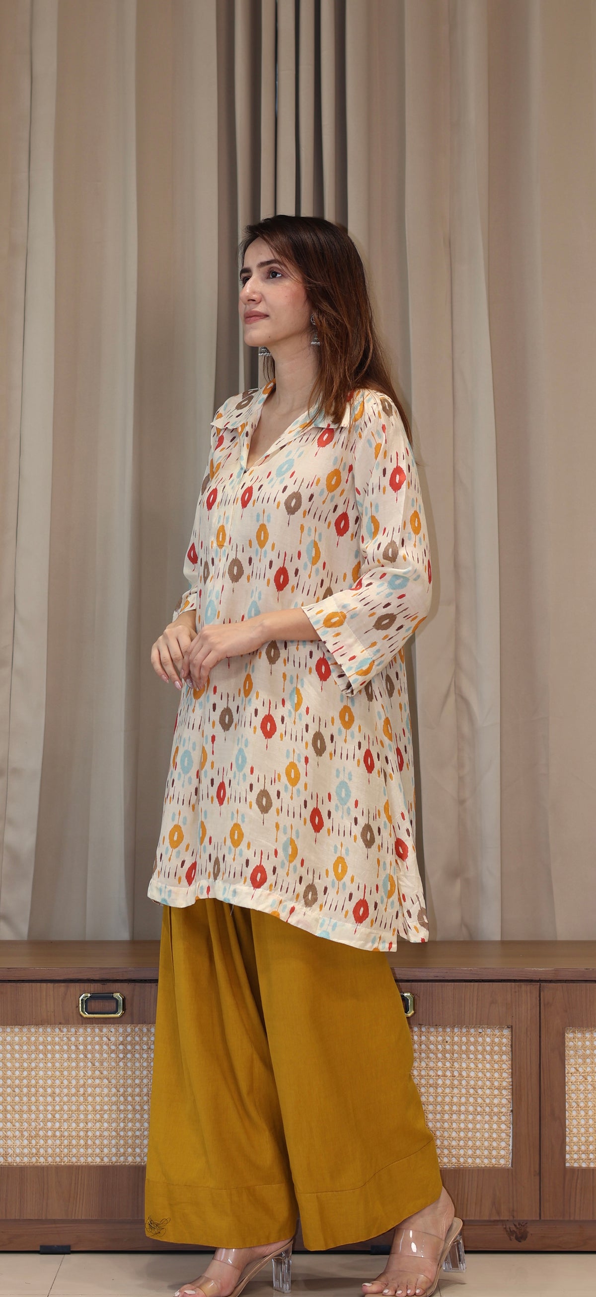 Off White Ikkat Print Cotton Silk Kurta With Farsi Bottom