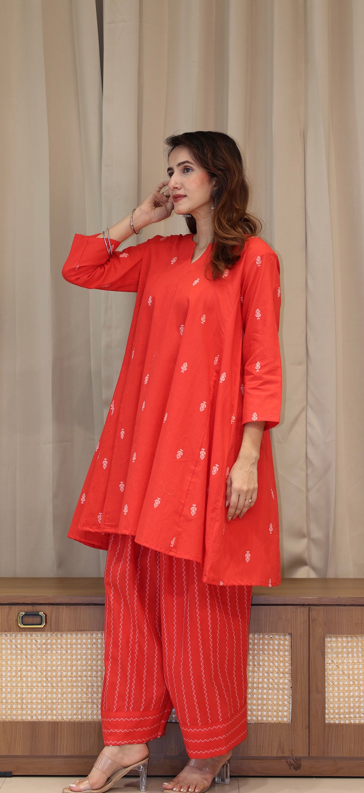 Vaidehi Handwoven Cotton Kali Kurta Set - Red