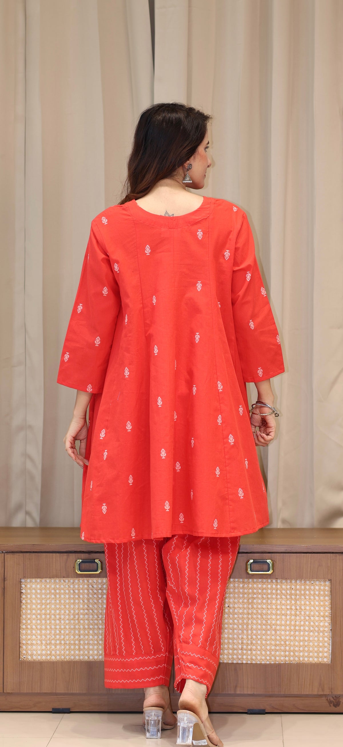 Vaidehi Handwoven Cotton Kali Kurta Set - Red