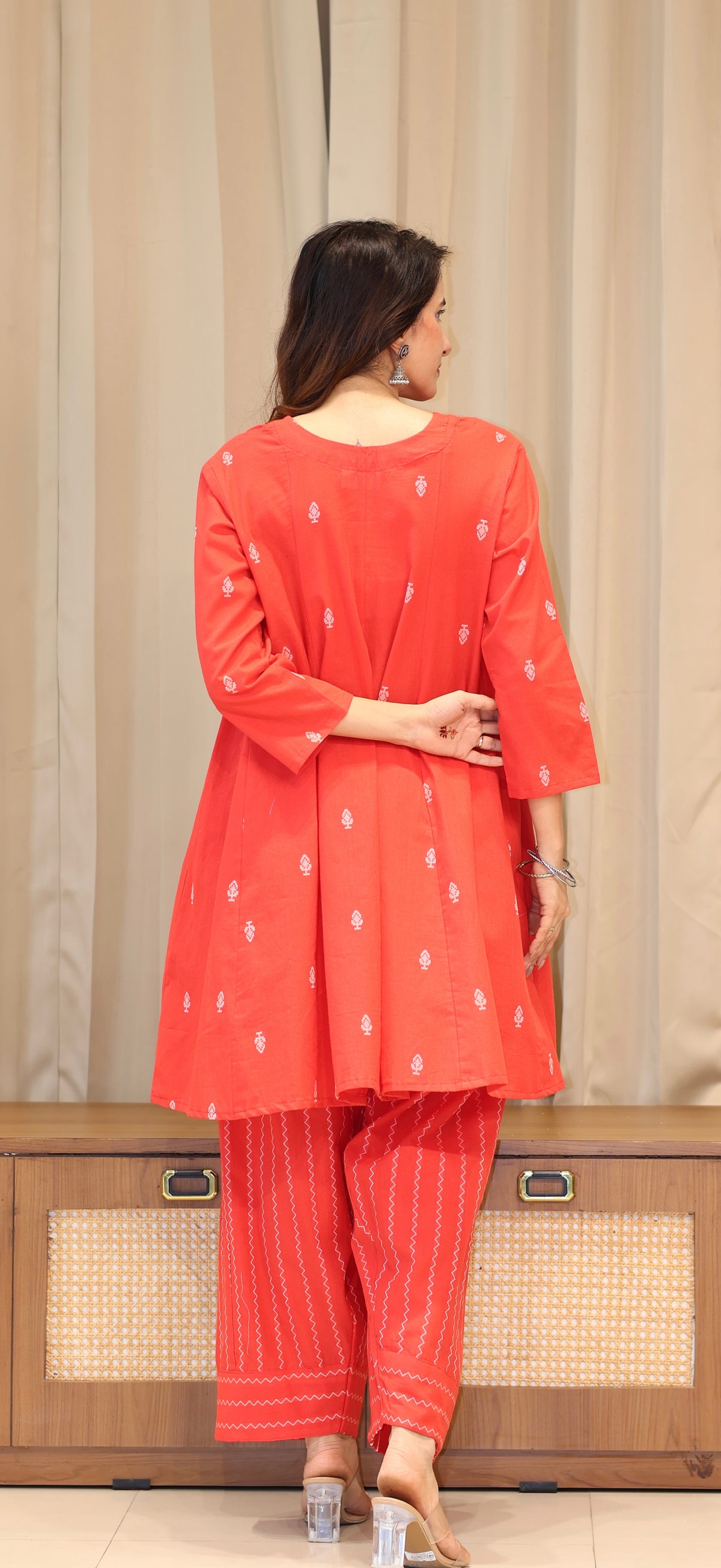 Vaidehi Handwoven Cotton Kali Kurta Set - Red