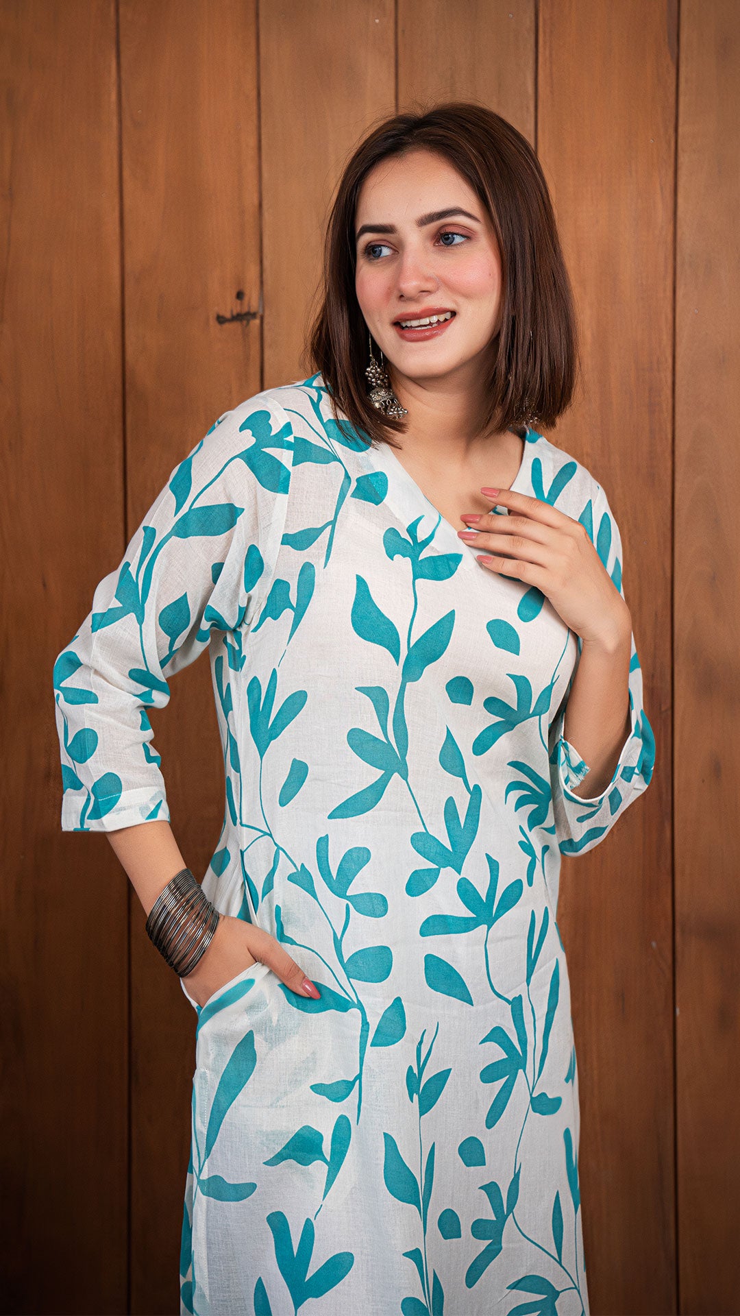 Hrida Mul Cotton Kurta - White/Blue